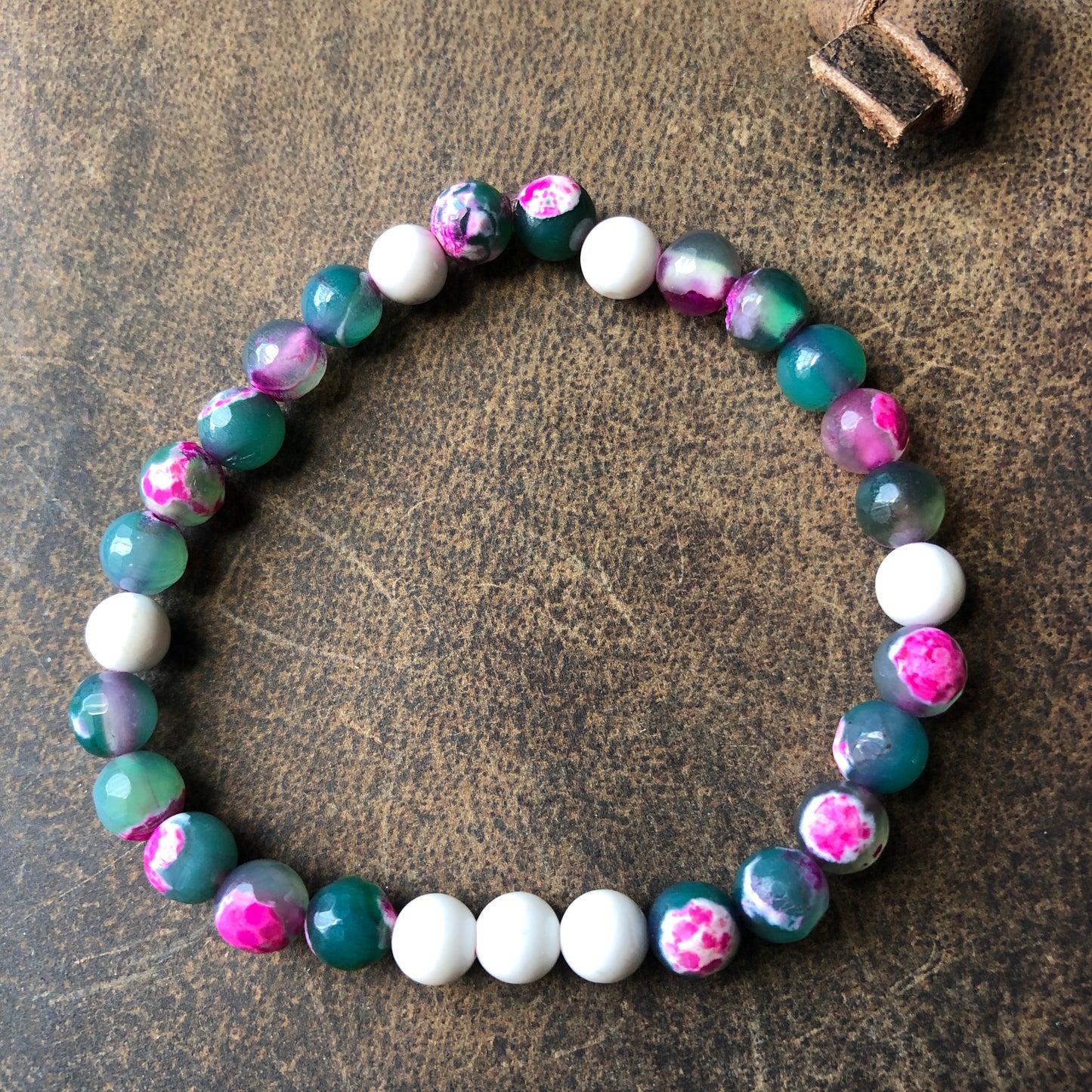 Faceted Green & Pink Agate and Howlite Beaded Bracelet