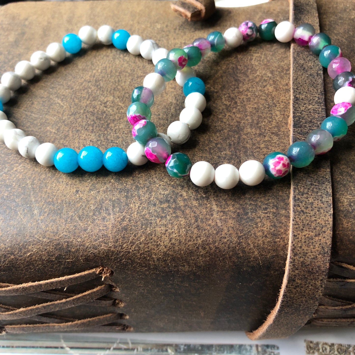 Faceted Green & Pink Agate and Howlite Beaded Bracelet