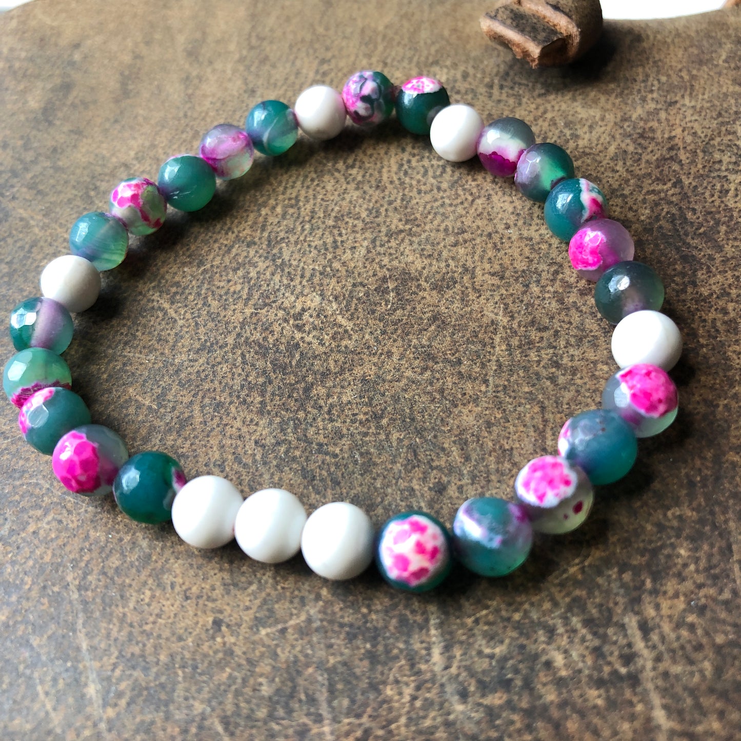 Faceted Green & Pink Agate and Howlite Beaded Bracelet