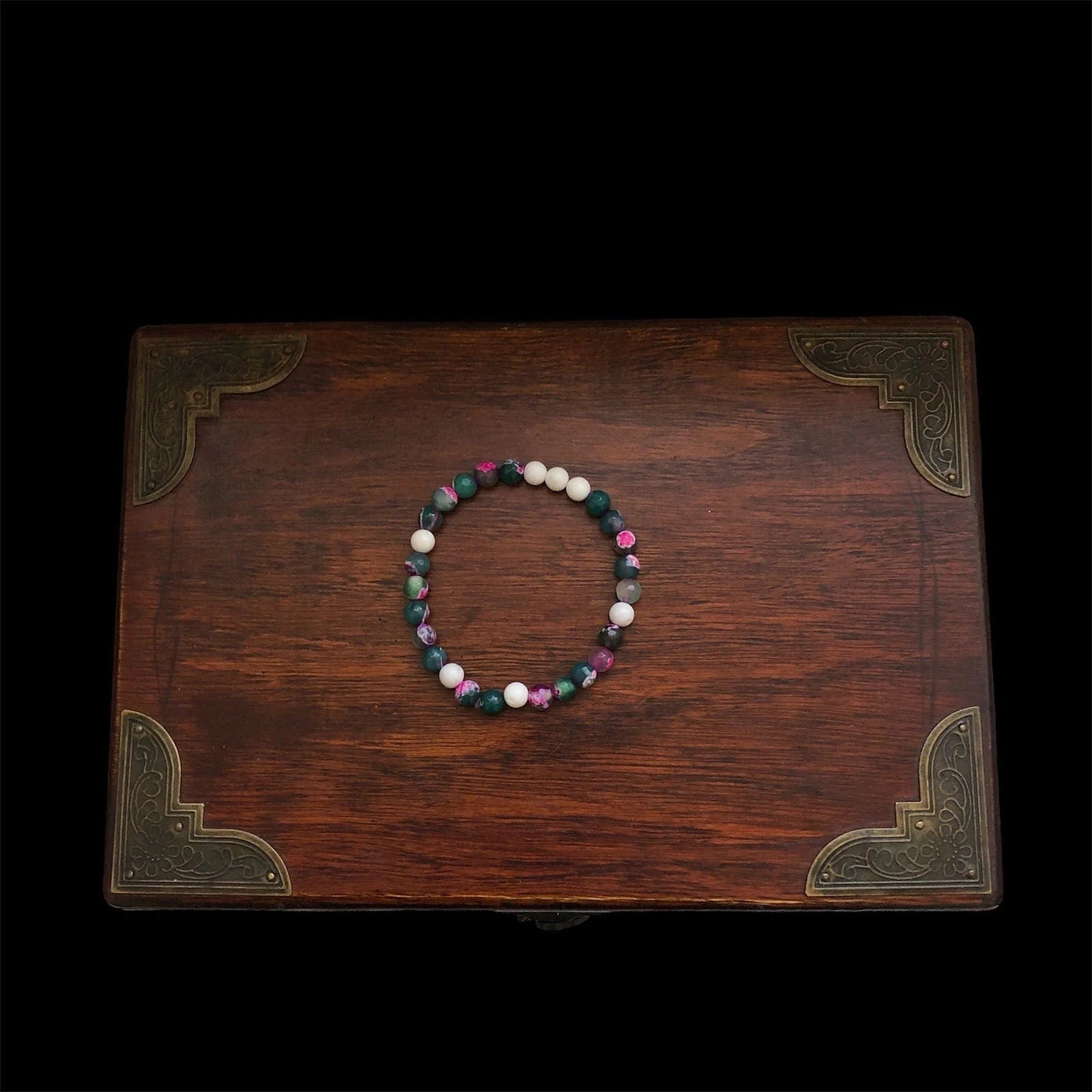 Faceted Green & Pink Agate and Howlite Beaded Bracelet