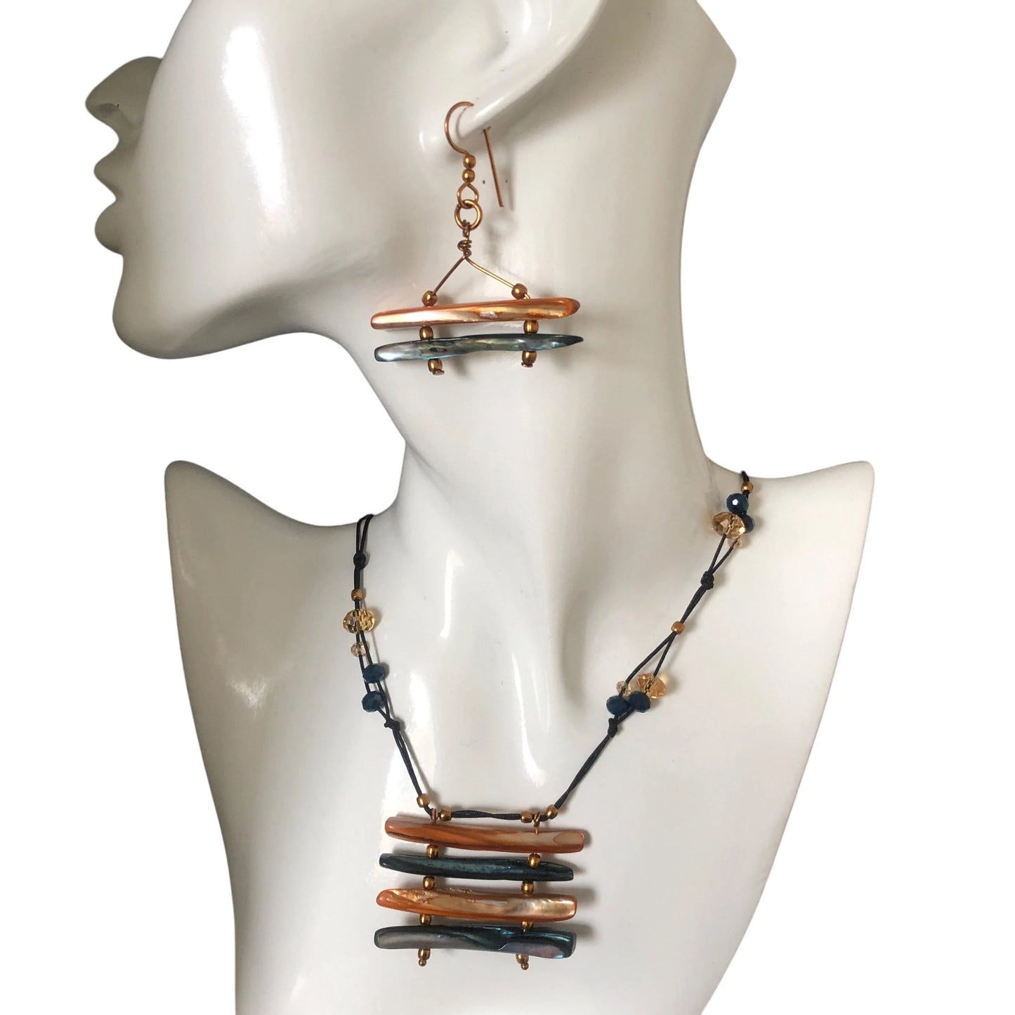 Mother of Pearl and Crystals Beaded Necklace