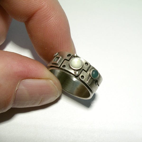 Mother Of Pearl & Green Agate Silver Band Ring BLITZ